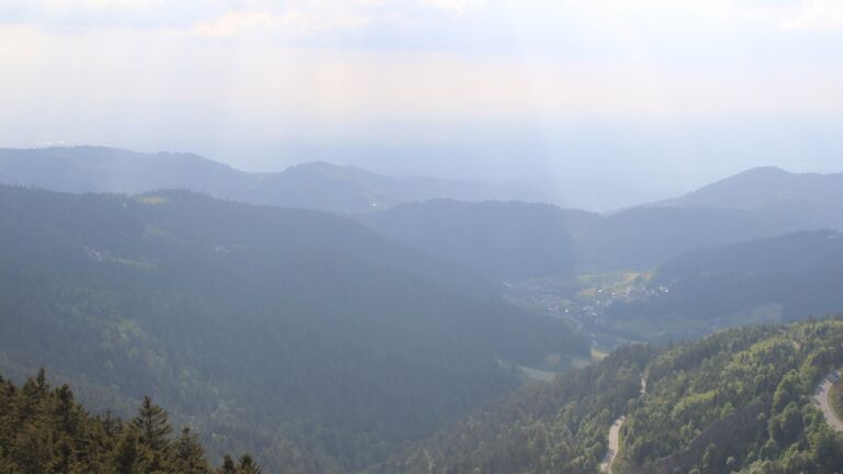 Dieses Bild zeigt eine Webcam-Aufnahme vom Achertal, aufgenommen am Samstag, den 17.05.2025 um 18:20 Uhr. Die Temperatur betrug 11.3°C.