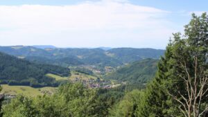 Dieses Bild zeigt eine Webcam-Aufnahme vom Achertal, aufgenommen am Samstag, den 25.07.2026 um 12:10 Uhr. Die Temperatur betrug 26.1°C.