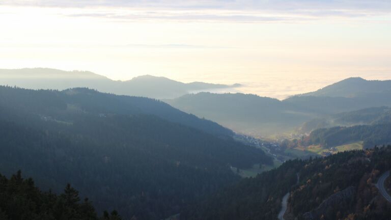 Dieses Bild zeigt eine Webcam-Aufnahme vom Achertal, aufgenommen am Samstag, den 08.11.2025 um 16:20 Uhr. Die Temperatur betrug 10.5°C.