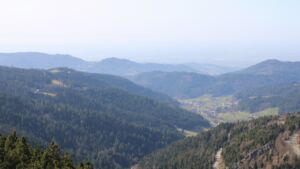 Dieses Bild zeigt eine Webcam-Aufnahme vom Achertal, aufgenommen am Donnerstag, den 05.03.2026 um 14:10 Uhr. Die Temperatur betrug 13.5°C.