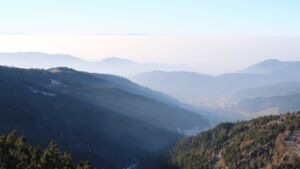 Dieses Bild zeigt eine Webcam-Aufnahme vom Achertal, aufgenommen am Samstag, den 27.12.2025 um 14:40 Uhr. Die Temperatur betrug 5.4°C.