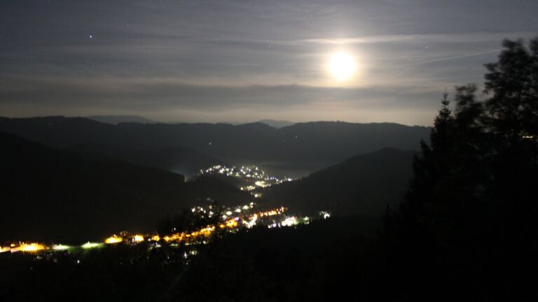 Dieses Bild zeigt eine Webcam-Aufnahme vom Achertal, aufgenommen am Dienstag, den 20.10.2026 um 00:00 Uhr. Die Temperatur betrug 9.1°C.