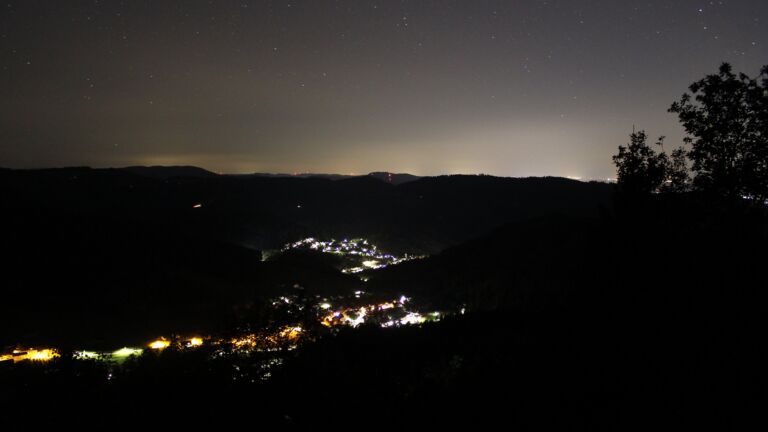 Dieses Bild zeigt eine Webcam-Aufnahme vom Achertal, aufgenommen am Samstag, den 12.09.2026 um 01:30 Uhr. Die Temperatur betrug 14.5°C.