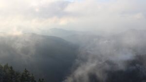 Dieses Bild zeigt eine Webcam-Aufnahme vom Achertal, aufgenommen am Dienstag, den 18.11.2025 um 15:40 Uhr. Die Temperatur betrug 0.6°C.