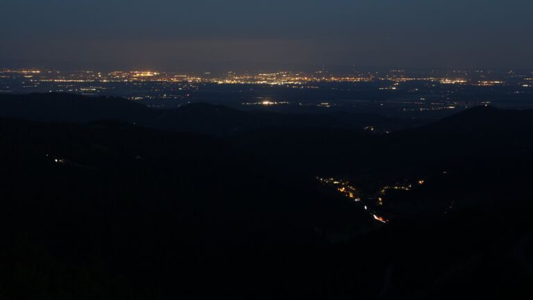 Dieses Bild zeigt eine Webcam-Aufnahme vom Achertal, aufgenommen am Montag, den 25.08.2025 um 05:40 Uhr. Die Temperatur betrug 10.4°C.