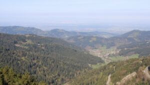 Dieses Bild zeigt eine Webcam-Aufnahme vom Achertal, aufgenommen am Samstag, den 18.04.2026 um 09:10 Uhr. Die Temperatur betrug 13.9°C.