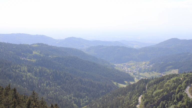 Dieses Bild zeigt eine Webcam-Aufnahme vom Achertal, aufgenommen am Donnerstag, den 15.05.2025 um 17:10 Uhr. Die Temperatur betrug 11°C.