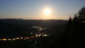 Dieses Bild zeigt eine Webcam-Aufnahme vom Achertal, aufgenommen am Mittwoch, den 29.07.2026 um 04:30 Uhr. Die Temperatur betrug 23°C.