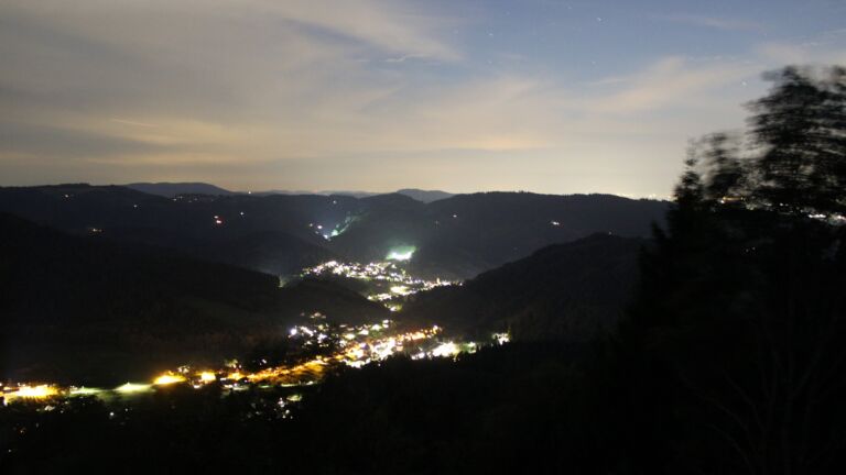 Dieses Bild zeigt eine Webcam-Aufnahme vom Achertal, aufgenommen am Dienstag, den 29.09.2026 um 20:40 Uhr. Die Temperatur betrug 21.2°C.