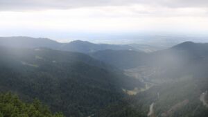 Dieses Bild zeigt eine Webcam-Aufnahme vom Achertal, aufgenommen am Mittwoch, den 16.07.2025 um 15:20 Uhr. Die Temperatur betrug 12°C.