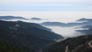 Dieses Bild zeigt eine Webcam-Aufnahme vom Achertal, aufgenommen am Dienstag, den 16.12.2025 um 15:30 Uhr. Die Temperatur betrug 8.9°C.