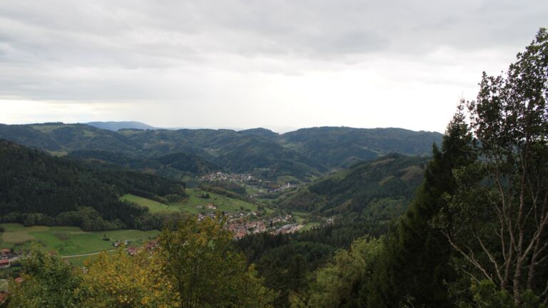 Dieses Bild zeigt eine Webcam-Aufnahme vom Achertal, aufgenommen am Freitag, den 23.10.2026 um 12:30 Uhr. Die Temperatur betrug 10.6°C.