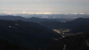 Dieses Bild zeigt eine Webcam-Aufnahme vom Achertal, aufgenommen am Dienstag, den 03.03.2026 um 04:00 Uhr. Die Temperatur betrug 7.3°C.