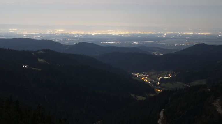 Dieses Bild zeigt eine Webcam-Aufnahme vom Achertal, aufgenommen am Dienstag, den 03.03.2026 um 04:00 Uhr. Die Temperatur betrug 7.3°C.