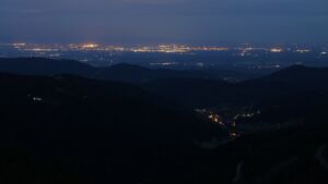 Dieses Bild zeigt eine Webcam-Aufnahme vom Achertal, aufgenommen am Mittwoch, den 16.07.2025 um 04:50 Uhr. Die Temperatur betrug 13.2°C.