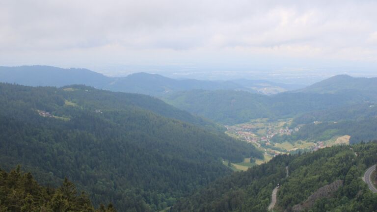 Dieses Bild zeigt eine Webcam-Aufnahme vom Achertal, aufgenommen am Mittwoch, den 21.05.2025 um 11:40 Uhr. Die Temperatur betrug 12.3°C.