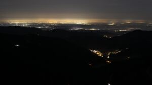 Dieses Bild zeigt eine Webcam-Aufnahme vom Achertal, aufgenommen am Freitag, den 12.12.2025 um 05:00 Uhr. Die Temperatur betrug 6.7°C.