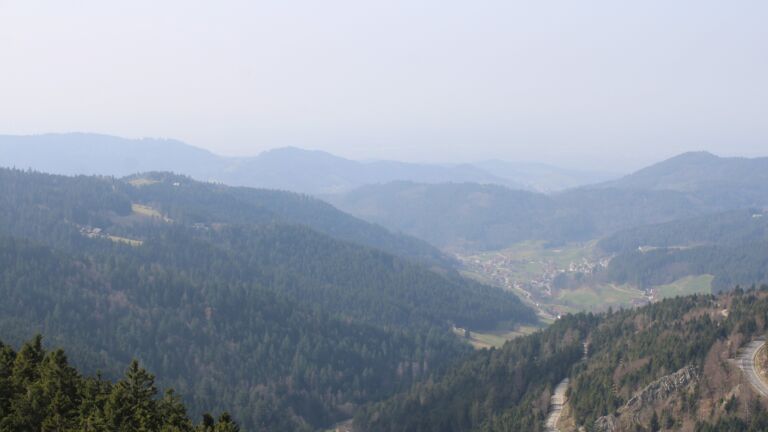 Dieses Bild zeigt eine Webcam-Aufnahme vom Achertal, aufgenommen am Montag, den 09.03.2026 um 13:10 Uhr. Die Temperatur betrug 11°C.