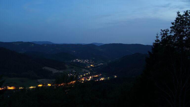 Dieses Bild zeigt eine Webcam-Aufnahme vom Achertal, aufgenommen am Samstag, den 20.06.2026 um 22:30 Uhr. Die Temperatur betrug 26.9°C.