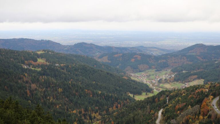 Dieses Bild zeigt eine Webcam-Aufnahme vom Achertal, aufgenommen am Dienstag, den 28.10.2025 um 10:30 Uhr. Die Temperatur betrug 5.1°C.