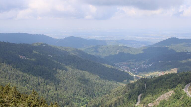 Dieses Bild zeigt eine Webcam-Aufnahme vom Achertal, aufgenommen am Freitag, den 23.05.2025 um 10:40 Uhr. Die Temperatur betrug 6.2°C.