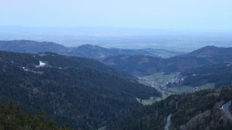 Dieses Bild zeigt eine Webcam-Aufnahme vom Achertal, aufgenommen am Sonntag, den 05.04.2026 um 06:50 Uhr. Die Temperatur betrug 9.4°C.