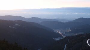 Dieses Bild zeigt eine Webcam-Aufnahme vom Achertal, aufgenommen am Donnerstag, den 01.01.2026 um 17:20 Uhr. Die Temperatur betrug -5.6°C.