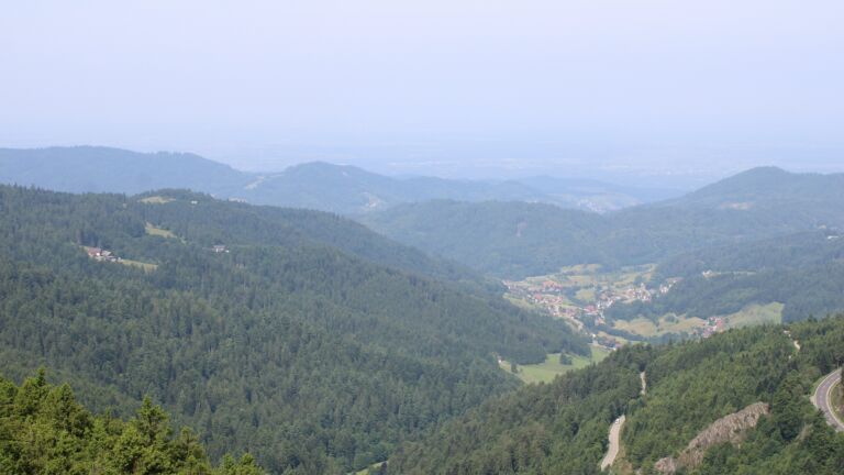 Dieses Bild zeigt eine Webcam-Aufnahme vom Achertal, aufgenommen am Dienstag, den 10.06.2025 um 10:40 Uhr. Die Temperatur betrug 14.4°C.