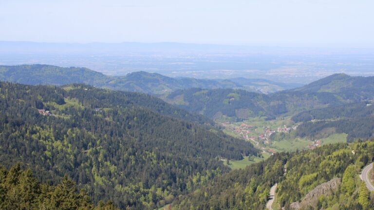 Dieses Bild zeigt eine Webcam-Aufnahme vom Achertal, aufgenommen am Montag, den 27.04.2026 um 11:50 Uhr. Die Temperatur betrug 15.5°C.