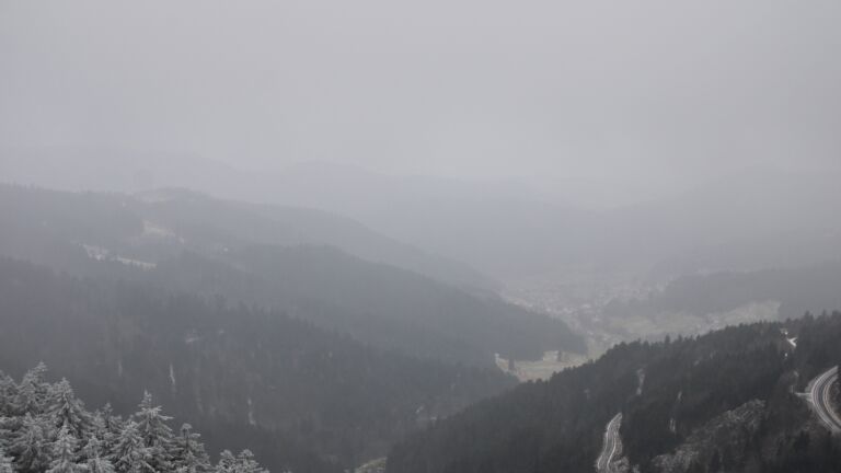 Dieses Bild zeigt eine Webcam-Aufnahme vom Achertal, aufgenommen am Mittwoch, den 24.12.2025 um 12:30 Uhr. Die Temperatur betrug -5.2°C.