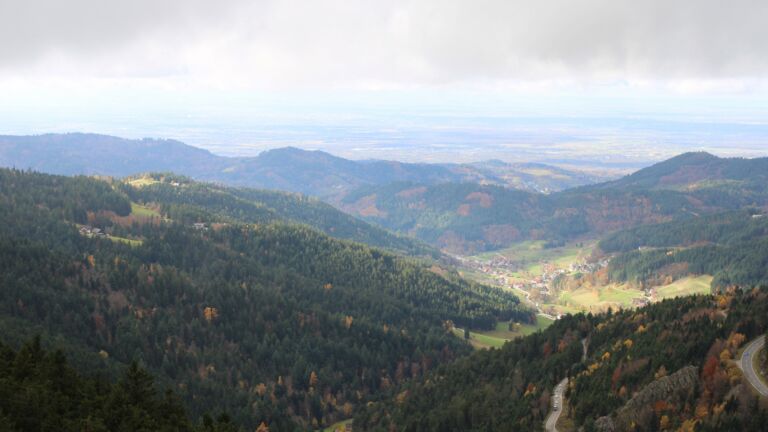 Dieses Bild zeigt eine Webcam-Aufnahme vom Achertal, aufgenommen am Montag, den 03.11.2025 um 12:50 Uhr. Die Temperatur betrug 4.9°C.