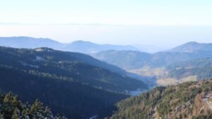 Dieses Bild zeigt eine Webcam-Aufnahme vom Achertal, aufgenommen am Samstag, den 27.12.2025 um 13:00 Uhr. Die Temperatur betrug 5.2°C.