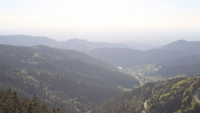 Dieses Bild zeigt eine Webcam-Aufnahme vom Achertal, aufgenommen am Donnerstag, den 30.04.2026 um 18:50 Uhr. Die Temperatur betrug 10.6°C.