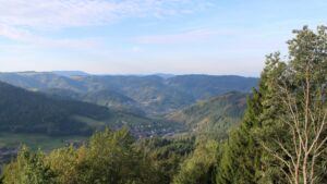 Dieses Bild zeigt eine Webcam-Aufnahme vom Achertal, aufgenommen am Montag, den 28.09.2026 um 09:10 Uhr. Die Temperatur betrug 22.9°C.