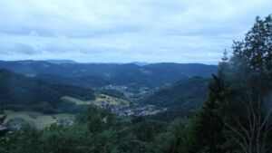 Dieses Bild zeigt eine Webcam-Aufnahme vom Achertal, aufgenommen am Donnerstag, den 04.06.2026 um 21:20 Uhr. Die Temperatur betrug 10.2°C.