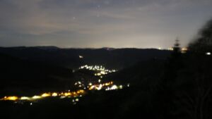 Dieses Bild zeigt eine Webcam-Aufnahme vom Achertal, aufgenommen am Montag, den 08.06.2026 um 03:10 Uhr. Die Temperatur betrug 15.8°C.