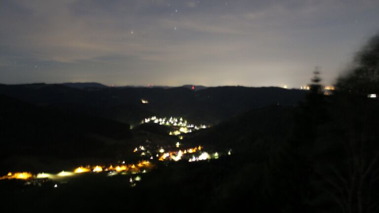 Dieses Bild zeigt eine Webcam-Aufnahme vom Achertal, aufgenommen am Montag, den 08.06.2026 um 03:10 Uhr. Die Temperatur betrug 15.8°C.