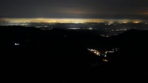 Dieses Bild zeigt eine Webcam-Aufnahme vom Achertal, aufgenommen am Sonntag, den 23.11.2025 um 04:30 Uhr. Die Temperatur betrug -4.1°C.