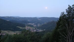 Dieses Bild zeigt eine Webcam-Aufnahme vom Achertal, aufgenommen am Donnerstag, den 30.07.2026 um 05:30 Uhr. Die Temperatur betrug 25.9°C.