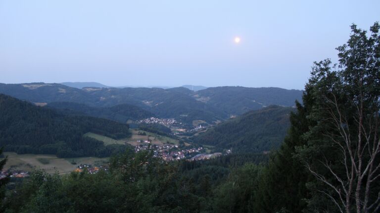 Dieses Bild zeigt eine Webcam-Aufnahme vom Achertal, aufgenommen am Donnerstag, den 30.07.2026 um 05:30 Uhr. Die Temperatur betrug 25.9°C.