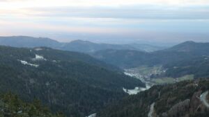 Dieses Bild zeigt eine Webcam-Aufnahme vom Achertal, aufgenommen am Mittwoch, den 19.11.2025 um 16:30 Uhr. Die Temperatur betrug -1.6°C.