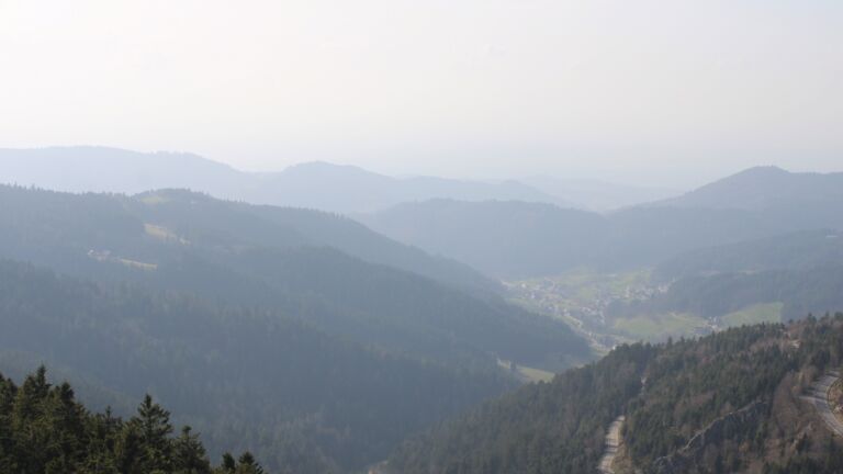 Dieses Bild zeigt eine Webcam-Aufnahme vom Achertal, aufgenommen am Montag, den 09.03.2026 um 15:30 Uhr. Die Temperatur betrug 11°C.