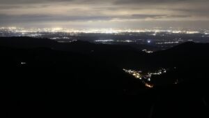 Dieses Bild zeigt eine Webcam-Aufnahme vom Achertal, aufgenommen am Dienstag, den 10.03.2026 um 21:30 Uhr. Die Temperatur betrug 5.2°C.