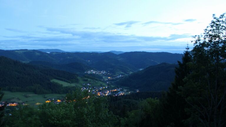 Dieses Bild zeigt eine Webcam-Aufnahme vom Achertal, aufgenommen am Donnerstag, den 14.05.2026 um 21:40 Uhr. Die Temperatur betrug 4.5°C.