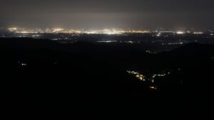 Dieses Bild zeigt eine Webcam-Aufnahme vom Achertal, aufgenommen am Samstag, den 05.07.2025 um 03:10 Uhr. Die Temperatur betrug 16.7°C.