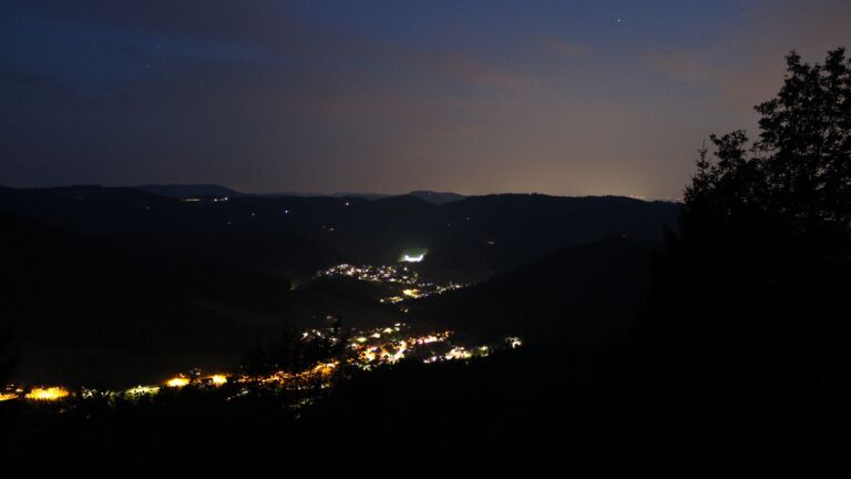 Dieses Bild zeigt eine Webcam-Aufnahme vom Achertal, aufgenommen am Samstag, den 18.07.2026 um 22:50 Uhr. Die Temperatur betrug 18.8°C.