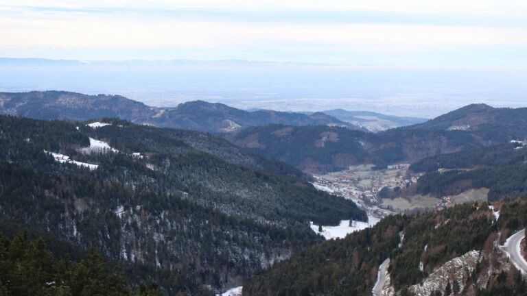 Dieses Bild zeigt eine Webcam-Aufnahme vom Achertal, aufgenommen am Sonntag, den 23.11.2025 um 09:00 Uhr. Die Temperatur betrug -1.4°C.