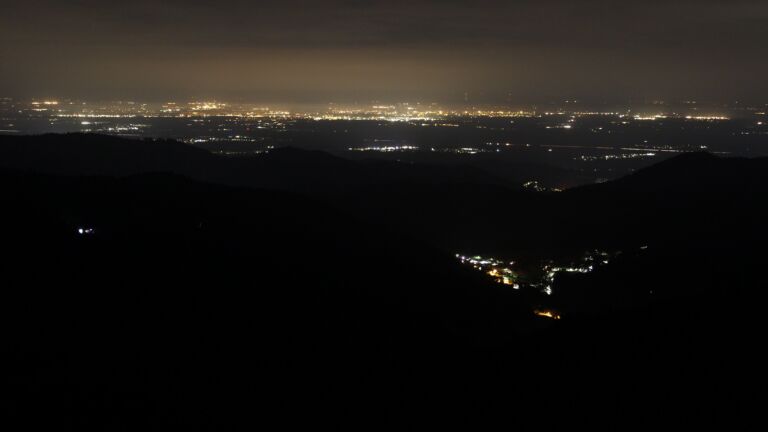 Dieses Bild zeigt eine Webcam-Aufnahme vom Achertal, aufgenommen am Donnerstag, den 16.04.2026 um 02:30 Uhr. Die Temperatur betrug 6°C.