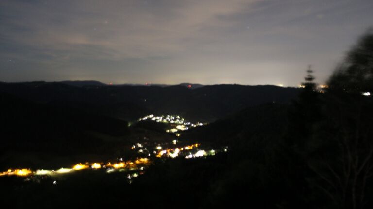 Dieses Bild zeigt eine Webcam-Aufnahme vom Achertal, aufgenommen am Montag, den 08.06.2026 um 02:50 Uhr. Die Temperatur betrug 15.6°C.
