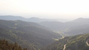 Dieses Bild zeigt eine Webcam-Aufnahme vom Achertal, aufgenommen am Montag, den 19.05.2025 um 19:40 Uhr. Die Temperatur betrug 15.7°C.
